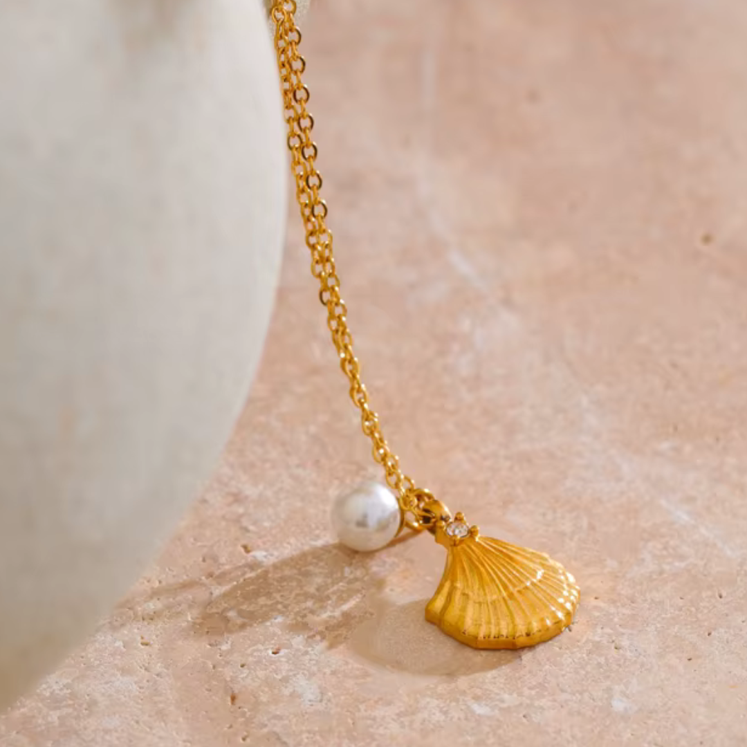 Shell Pendant Collar Necklace