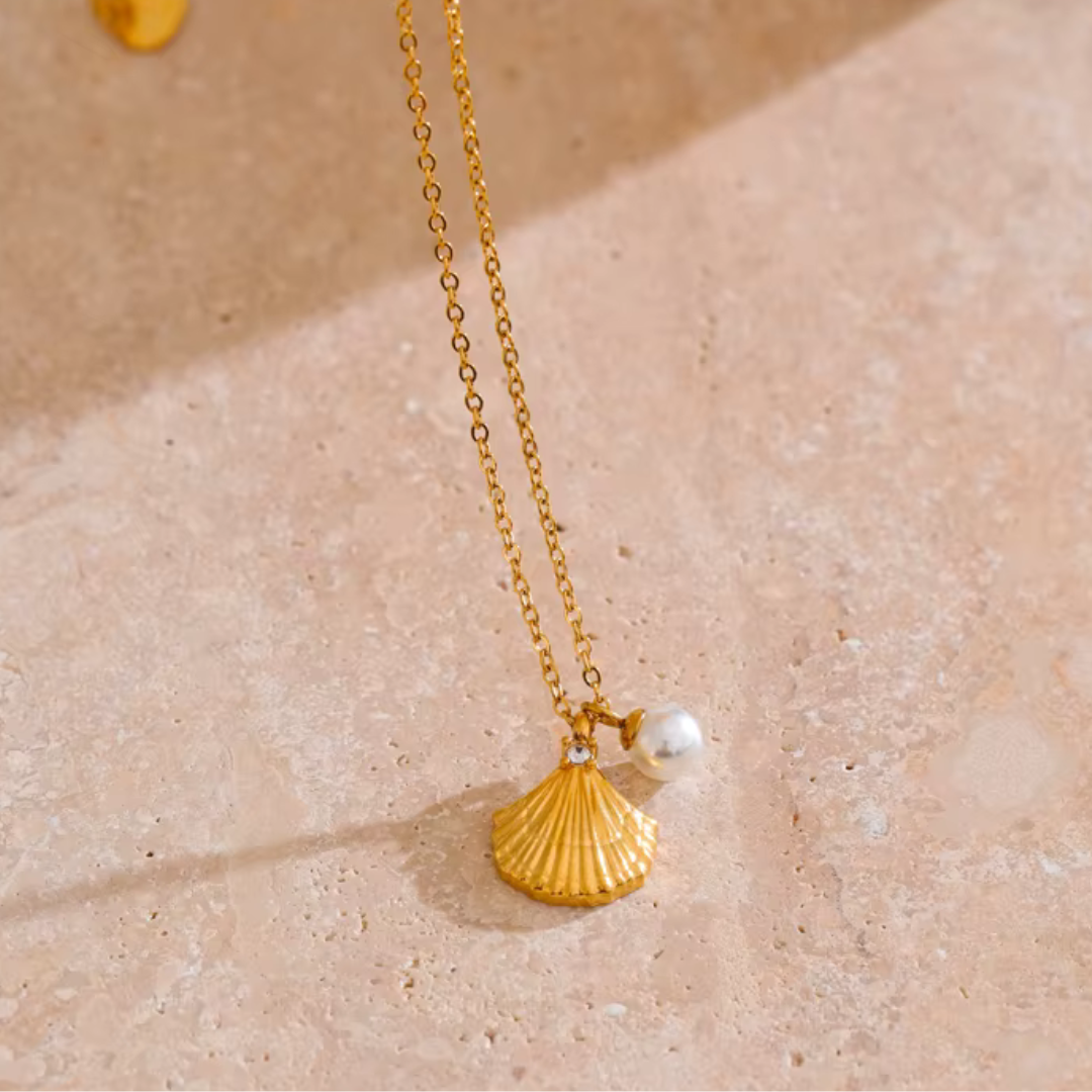 Shell Pendant Collar Necklace