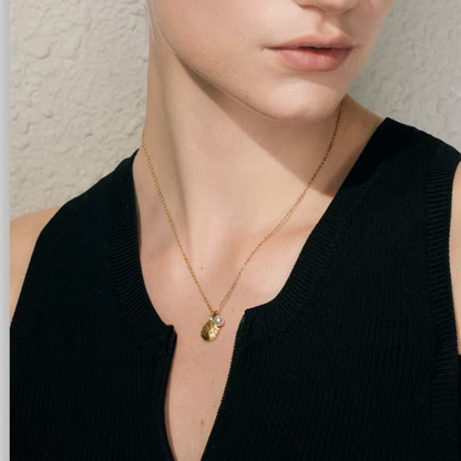 Shell Pendant Collar Necklace