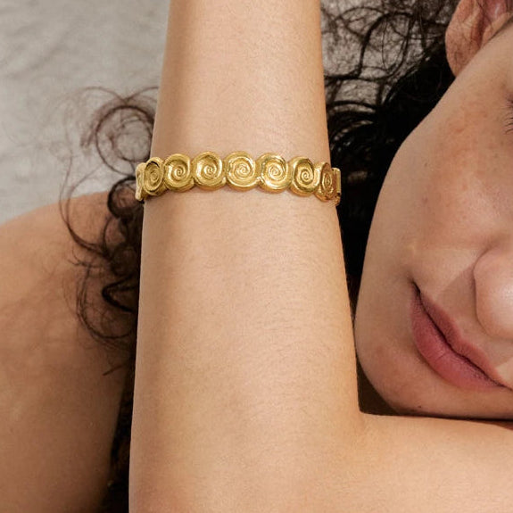 Golden Conch Shell Bangle